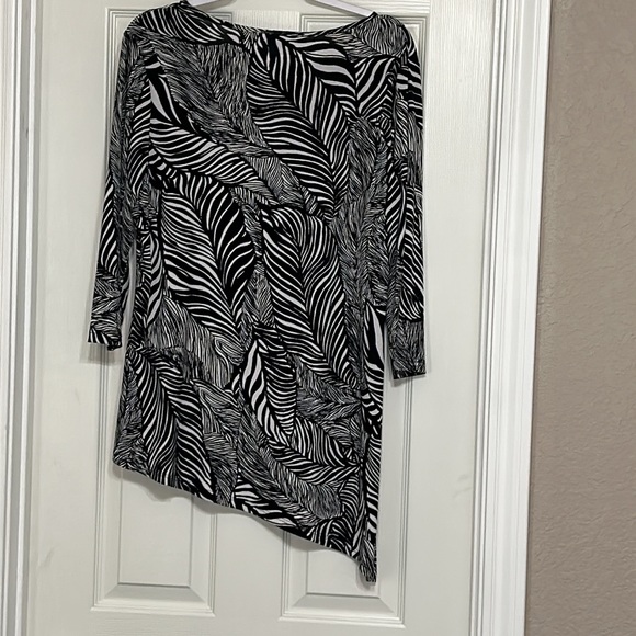 Susan Graver Zebra Print Asymmetrical Print Blouse M - Picture 2 of 4